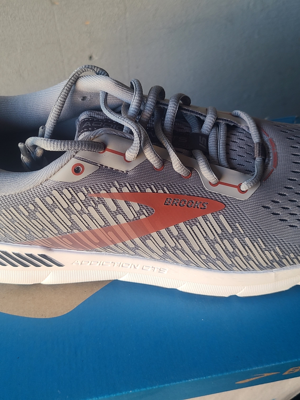 Brooks Men's Gray and Orange Performance Running Shoe